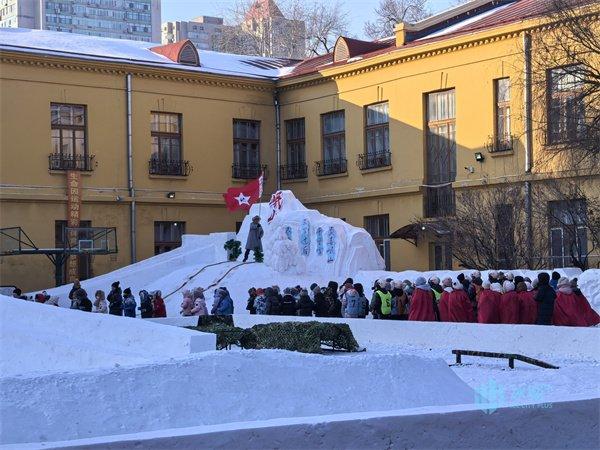 传承红色基因 点燃校园冰雪激情｜兆麟小学在冰雪间演绎东北抗联剧