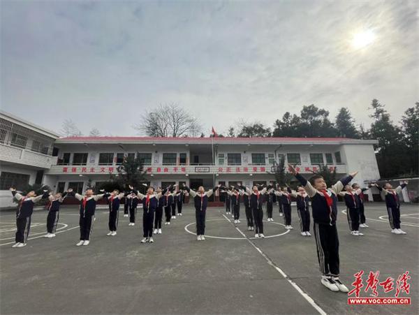 湘潭县茶恩寺镇樟树小学：快乐运动强体魄，凝心聚力展风采