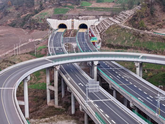 乐西高速公路昭觉至美姑段建成通车！凉山彝区腹地迎来首条高速公路