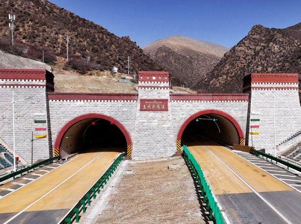 西藏S5线通车试运营 世界最长超高海拔公路隧道正式投用 第2张 西藏S5线通车试运营 世界最长超高海拔公路隧道正式投用 第2张