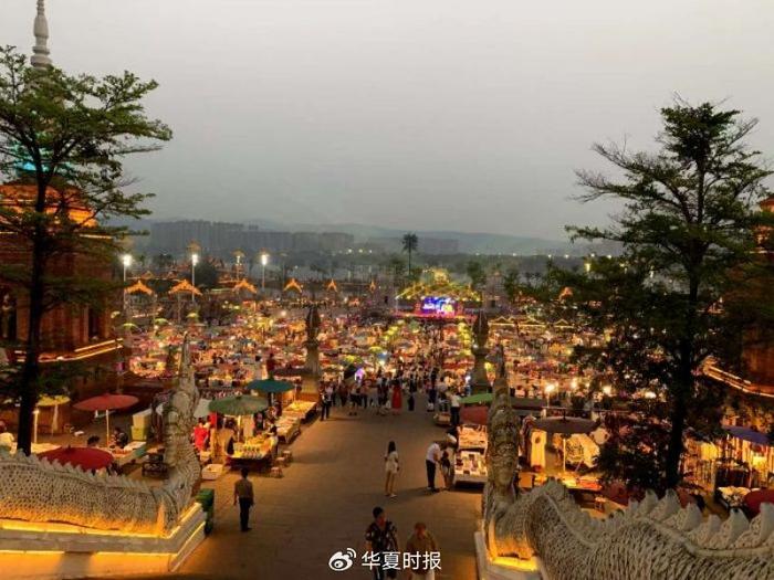 西双版纳夜市。 李凯旋/摄