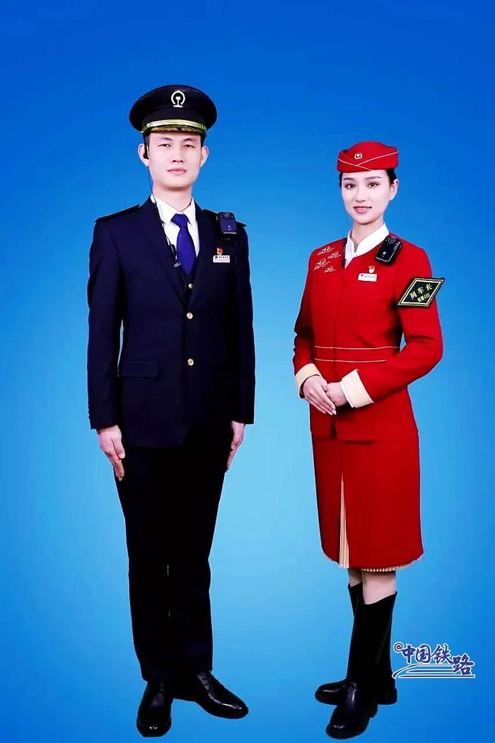 新款乘务员制服来了!中国红+香槟金!