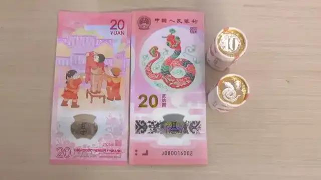 排队1小时,出了银行就被黄牛围住!“蛇年顶流”爆火,2000元买入,转手就能赚1.6万元!专家提醒:量很大,囤货炒作当心亏损