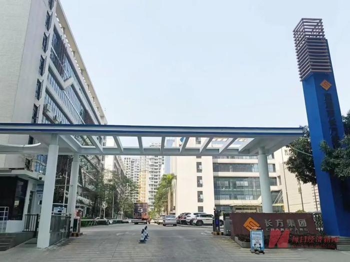 荒坡上的5米深坑里,警方挖出377箱会计资料!涉事上市公司最新公告,多人被罚款