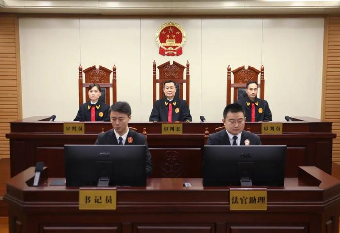 黑龙江省原副省长王一新受贿案一审开庭