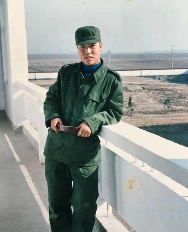 17岁的贾冰