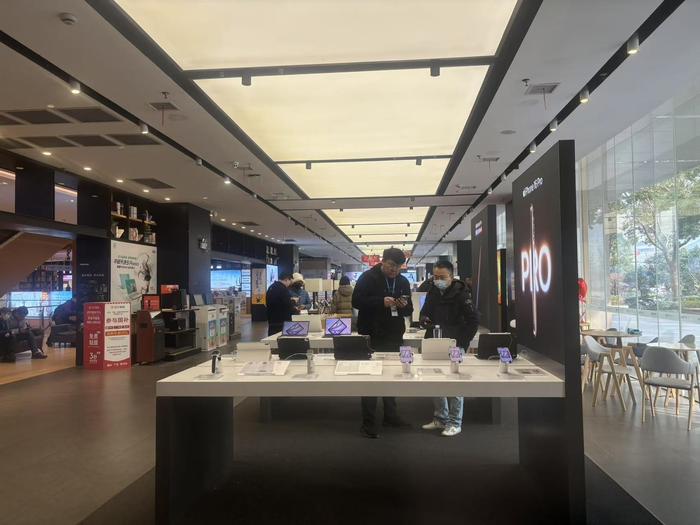 1月20日,沪上家电门店迎来不少消费者选购。劳动报记者陆燕婷 摄影
