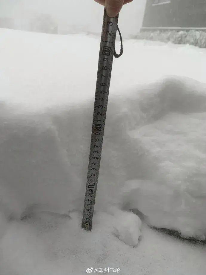 火焰山竟然下雪了!北京四区已出现降雪,河南局地暴雪,连昆明、广东也可能下雪!多地高速封闭、新疆多趟列车停运
