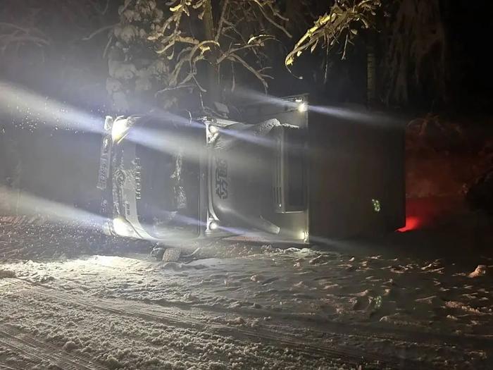 火焰山竟然下雪了!北京四区已出现降雪,河南局地暴雪,连昆明、广东也可能下雪!多地高速封闭、新疆多趟列车停运