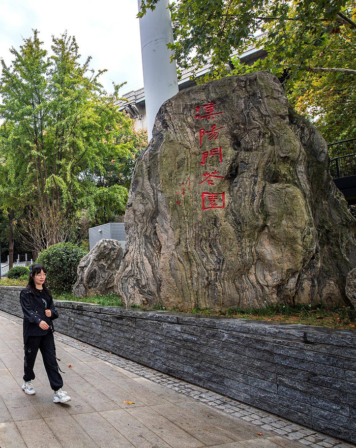 汉阳门花园。（湖北日报全媒记者 朱熙勇 摄）