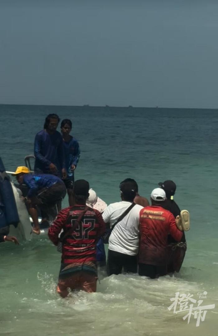 女子在泰国浮潜脑死亡,现场目击者:听到了‘咚’的一声响,怀疑是摩托艇撞到了