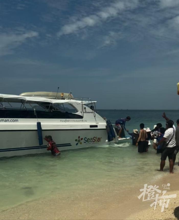 女子在泰国浮潜脑死亡,现场目击者:听到了‘咚’的一声响,怀疑是摩托艇撞到了