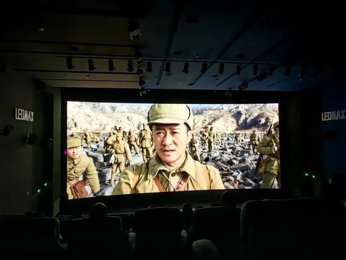 中国电科穿“透”技术瓶颈 “点”亮新型荧幕