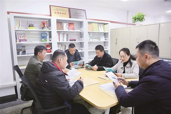 自觉接受监督 如实报告个人有关事项