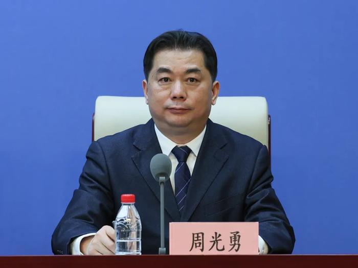 武汉东湖高新区管委会副主任 周光勇
