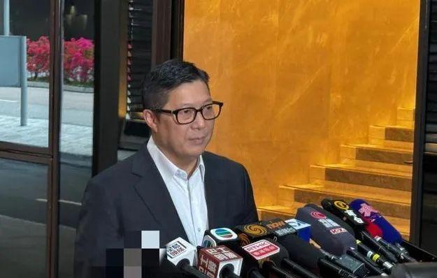 邓炳强秘密离港去泰国被质疑，难道不知道什么更重要吗？