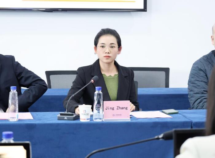 信息技术专家张静在会上介绍中国运营商数据应用场景