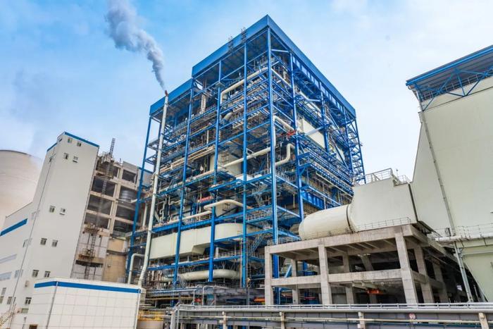 世界首台700兆瓦超超临界循环流化床燃煤发电机组并网成功