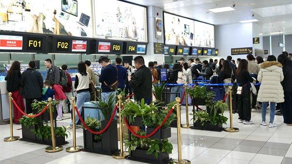 机场登机口旅客排队值机(本文图片均由珠海机场供图)