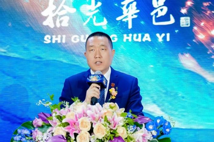 ▲华中物业总公司总经理李磊分享华中物业品质服务