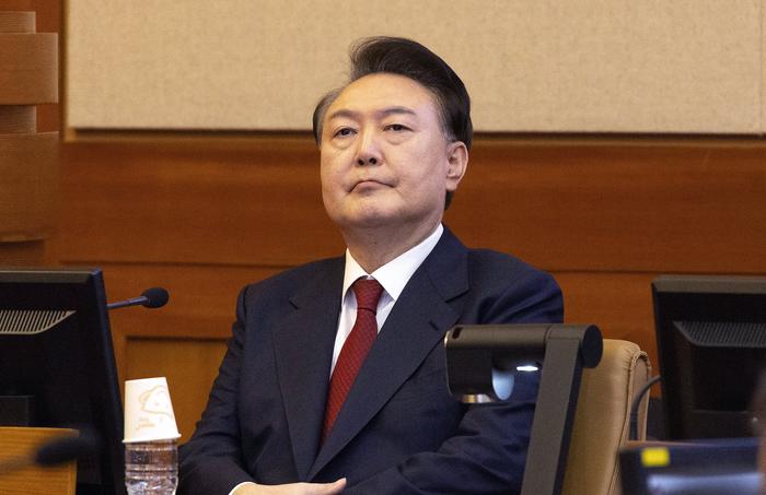 8次发言6提“荒唐” 尹锡悦内乱案首场公审细节公布