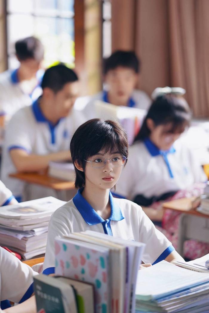 黄杨钿甜在《致1999的自己》中饰演“钱佳玥”