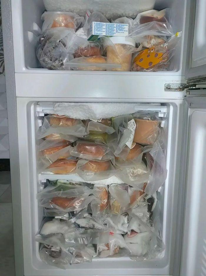 湘湘囤在冰箱的手作面包。图 / 讲述者提供