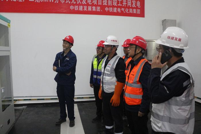 张贵庄污水处理厂二期6MW分布式光伏发电项目不仅为城市探索公共设施绿色升级提供了可复制经验,更缓解了区域电网压力。项目的成功实施,进一步积累了公司在水务结合光伏场景下的技术经验,也为后续在全国范围内复制和推广清洁能源与城市基础设施协同开发提供了成熟范本。运营期内张贵庄污水处理厂将持续做好降本节支,坚持环保优先与绿色发展,构建从低碳投资到智慧运营到价值反哺的可持续发展闭环。