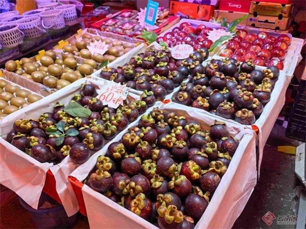 昆明大观篆新农贸市场内,山竹刚开始上市