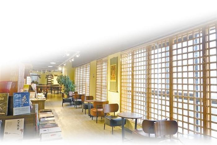 拉萨几何书店内的休闲阅读区。 本报记者 明吉 摄