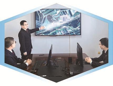 黑龙江省林口县检察院检察官利用“91卫图助手”查看案涉地块影像图。 梁蕙源/摄