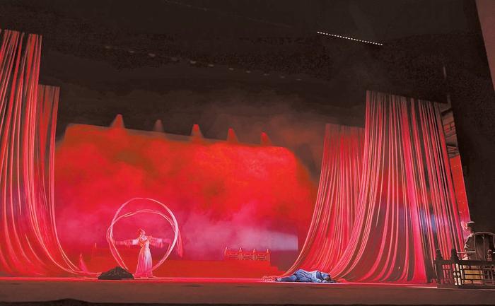 《风雪夜归人》合成排练现场。本报记者 方非摄
