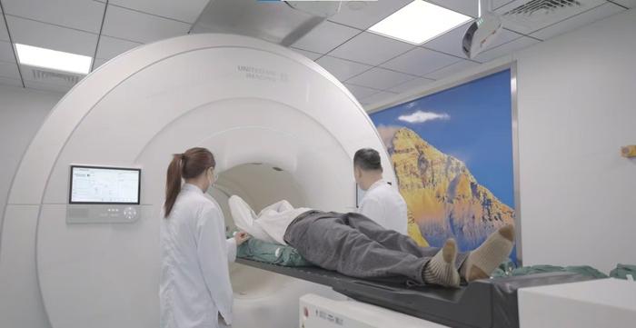 全球首台环形CT直线加速器在沪正式开机,系我国自主研发