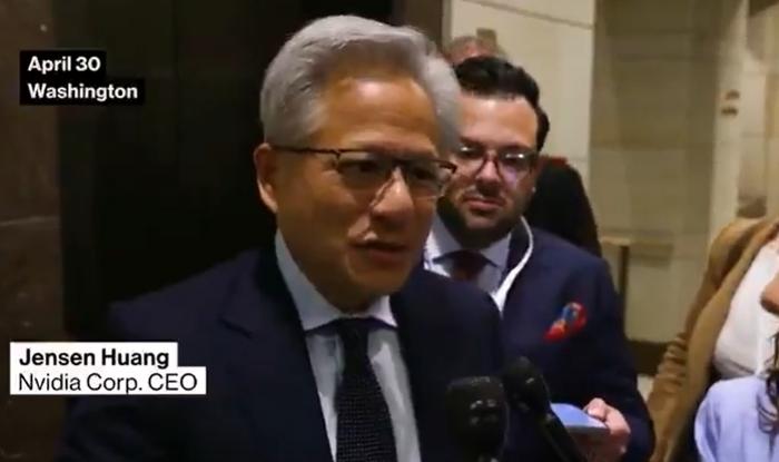 英伟达CEO称中国在AI领域“并不落后”于美国,两国差距很小