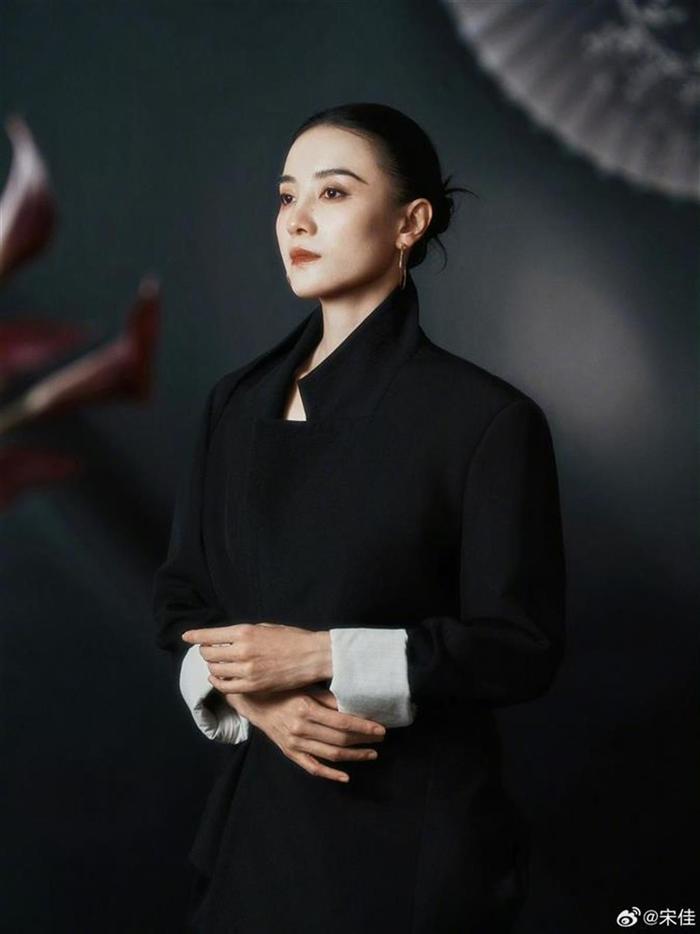 著名演员宋佳,在《人民日报》发表文章