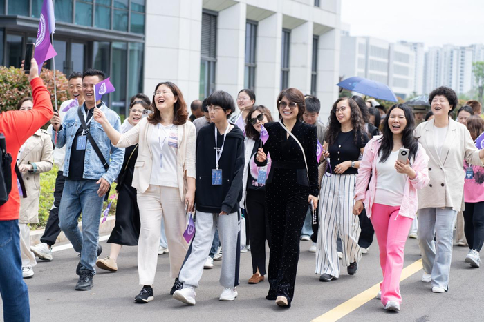 (图:福耀科技大学研学现场)