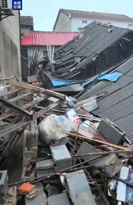 大风暴雨导致湖南岳阳县6户房屋倒塌 100多户受损
