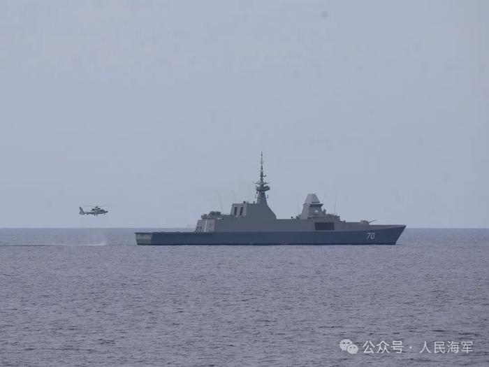 ▲直升机即将降落“坚信”号
