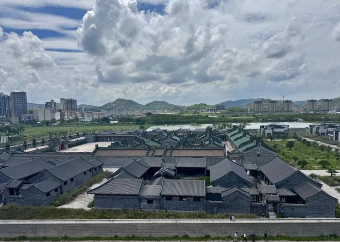 四座四合院、七栋别墅,谁建了潮汕天价违建?