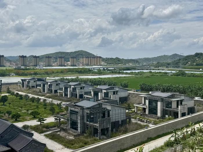 四座四合院、七栋别墅,谁建了潮汕天价违建?