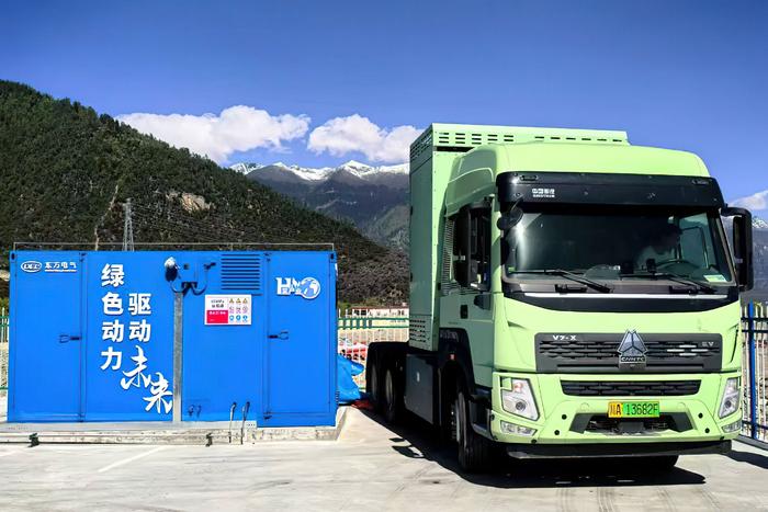 西藏首台氢能重型卡车成功试车