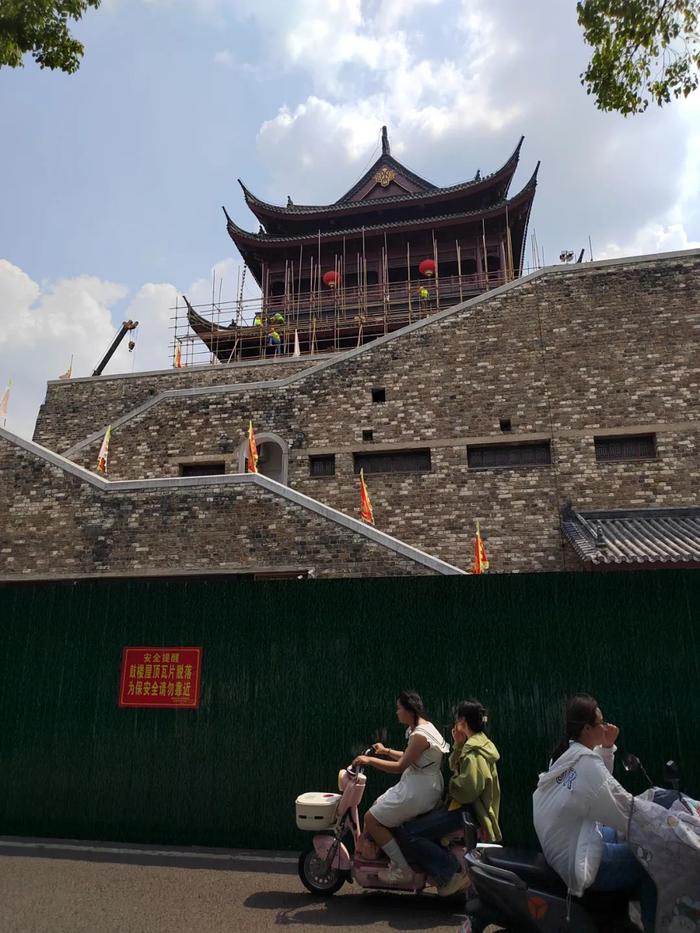 凤阳鼓楼楼宇是违建?当地回应“有批文”