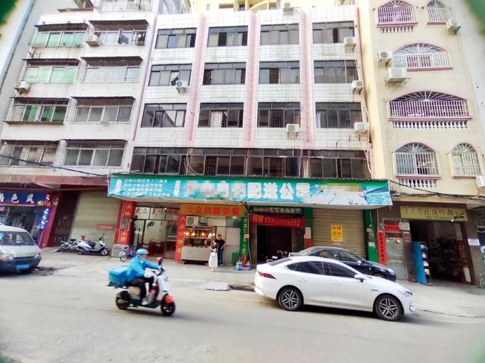 “小官巨贪校长”,让乡镇初中生吃不饱