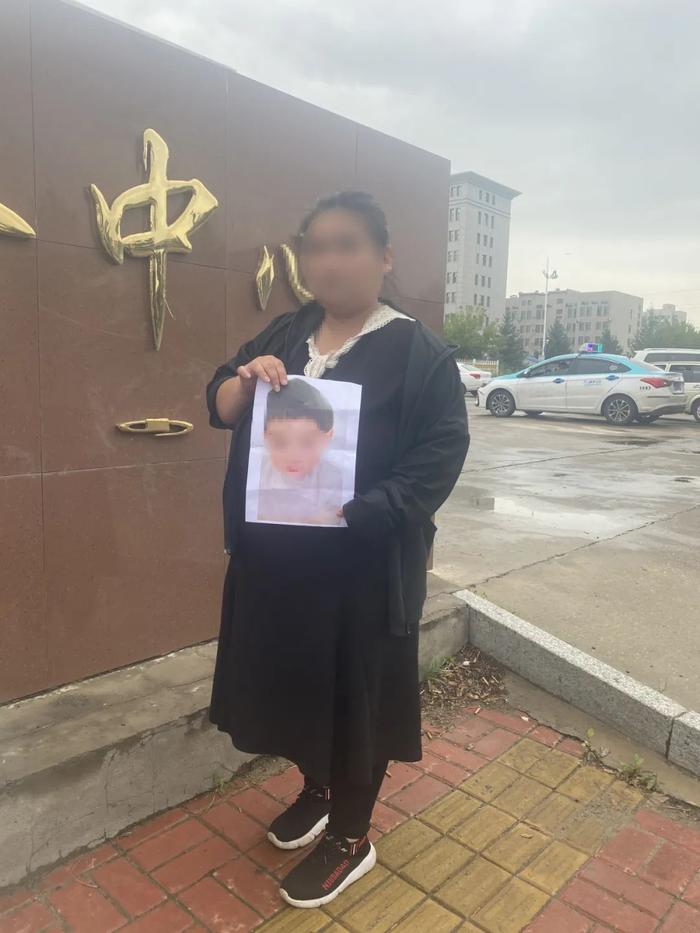 2岁女童被虐致死,生父当庭“求死”后上诉