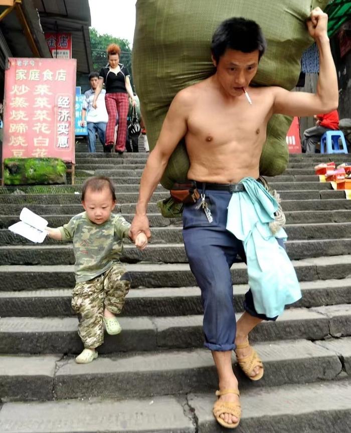 【8点见】15年前火遍全网,如今他走进高考考场