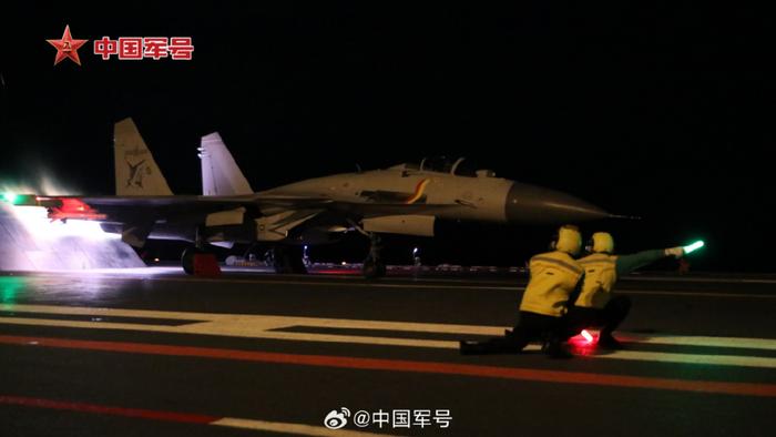 三问解棋局：中国“双航母”出击，历史会记住这一幕
