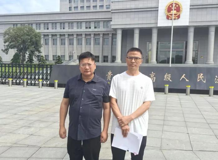 李玉前(右)和他的辩护律师周兆成(左)图片来源/受访者提供