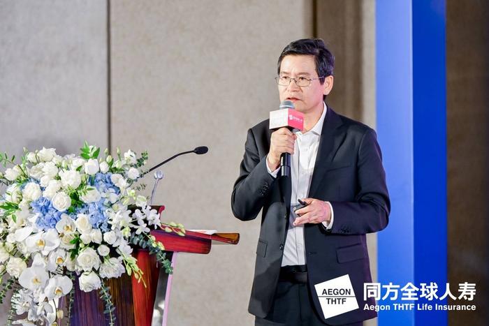 图为同方全球人寿副总经理童伯宁现场演讲
