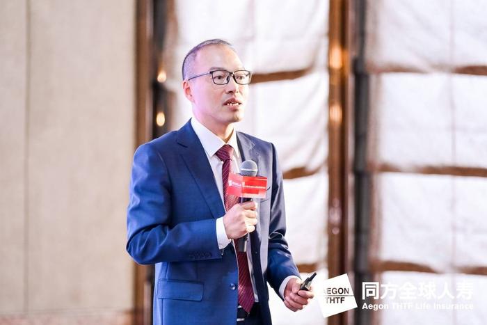 图为同方全球人寿总经理朱庆国现场演讲
