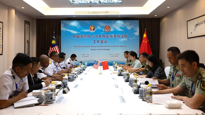 双方举行工作会谈